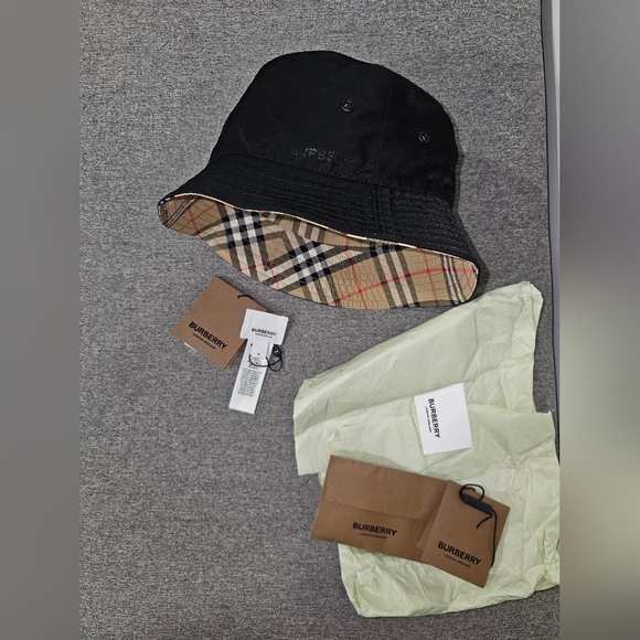 Burberry Nylon Reversible Bucket Hat - Picture 6 of 6